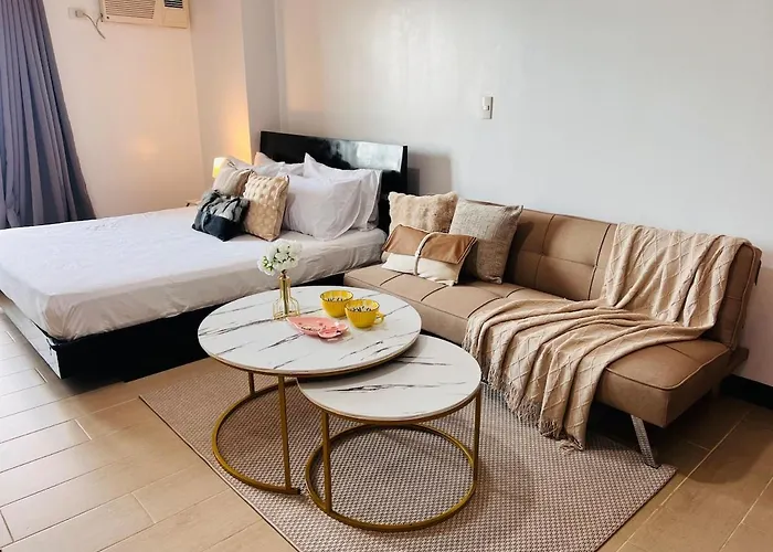 Cq House Venice Luxury Balcony View And Pool Manila