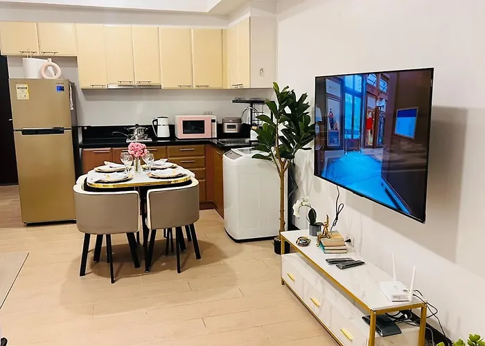 Cq House Venice Luxury Balcony View And Pool * Manila