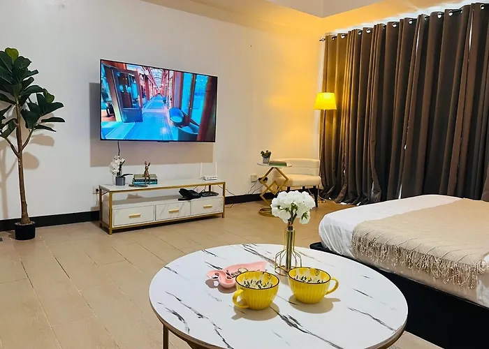 Cq House Venice Luxury Balcony View And Pool Manila