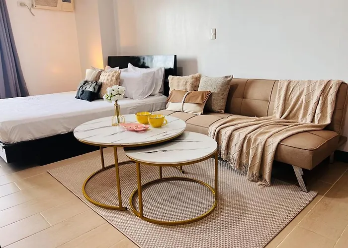 Apartment Cq House Venice Luxury Balcony View And Pool Manila